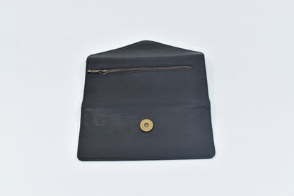 BILLETERA RECTANGULAR DE CUERO NEGRO