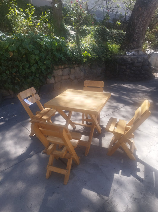 JUEGO DE MESA Y 4 SILLAS PEQUEÑO